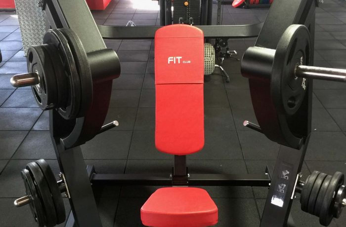 Plate-loaded strength machine with red seat and backrest